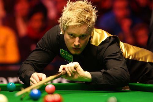 中场球员在 中场球员在